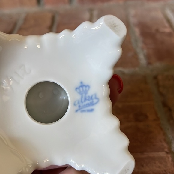 Vtg Alka Porcelain Roses Gold Trimmed Candlestick Holders - Picture 6 of 6